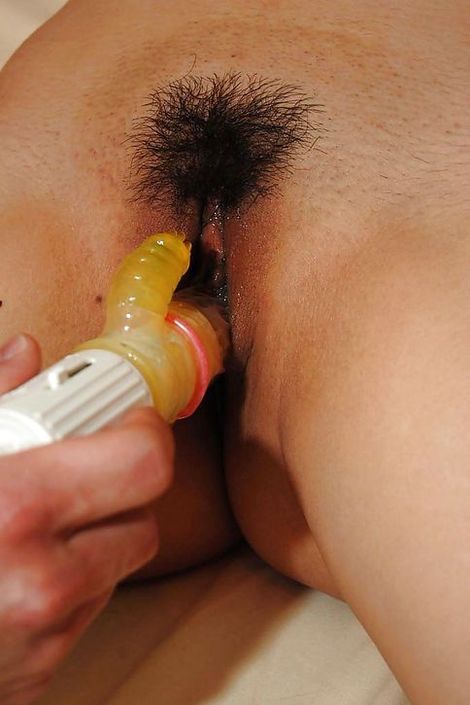 Маленькая азиатка дрочит вагину новым дилдо и потом только занимается сексом в разгоряченную пизду