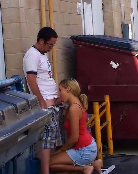 Парень в шортиках выеб девушку на фоне мусорника